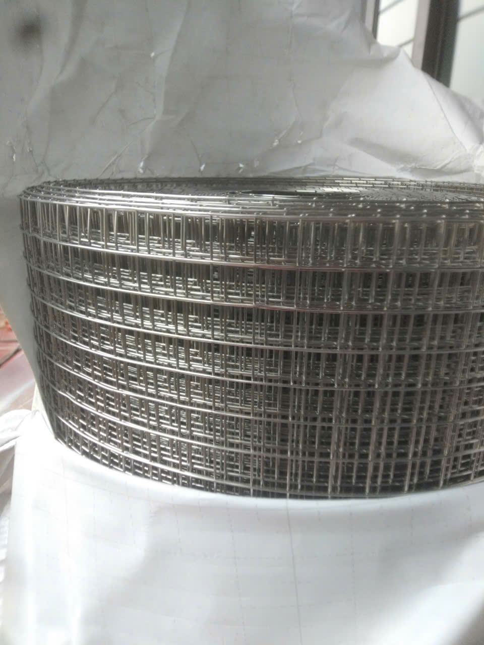 Lưới inox 304 dây 0,95mm mắt 12mm x 12mm