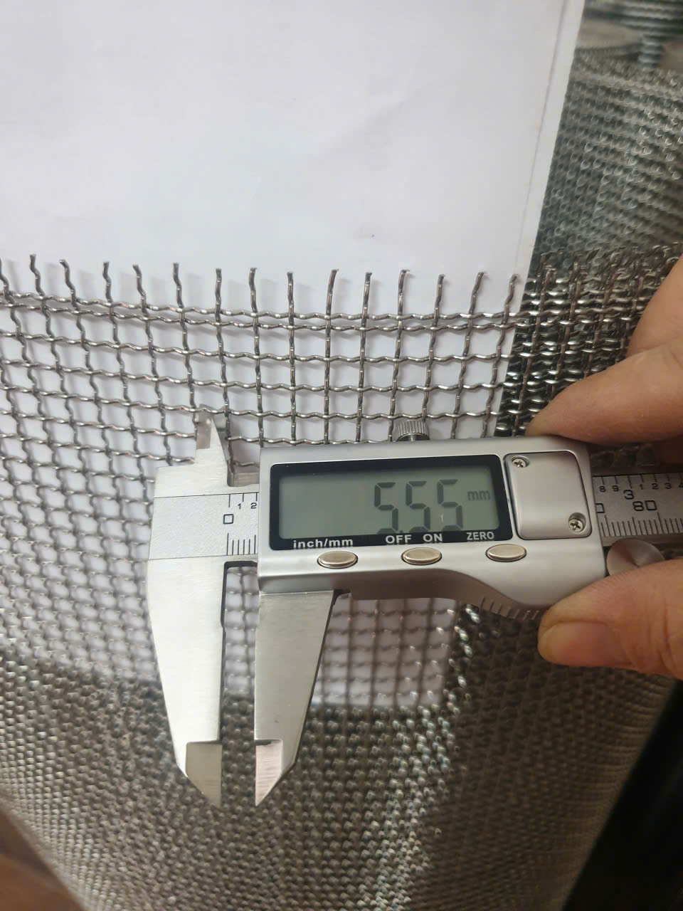 Lưới đan inox 304 dây 1mm mắt 55mm x 55mm
