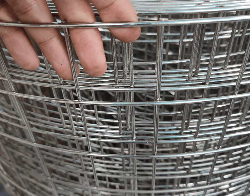 Lươi Hàn Inox 304, Dây 2,2ly Mắt 40mm X 40mm, Khổ 1m X 30m